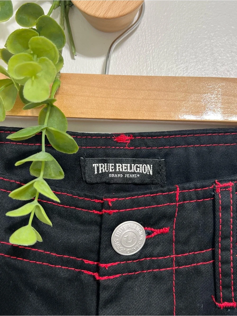 True Religion NWT Jet Black / TR-V Red Relaxed Grunge Cargo Pants